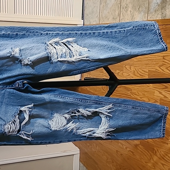 Aeropostale Distressed Mom Jeans Size 2 - Picture 3 of 14